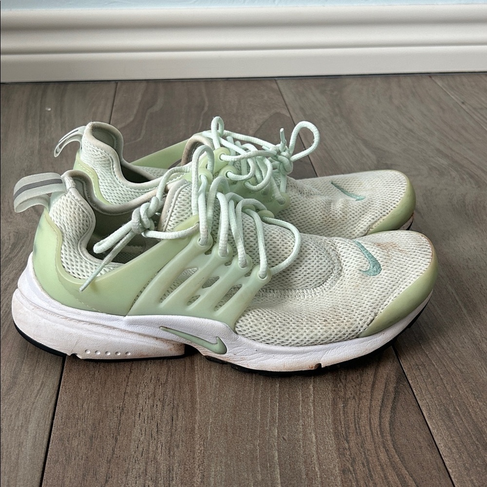 Nike Air White and Light Green Running Shoes